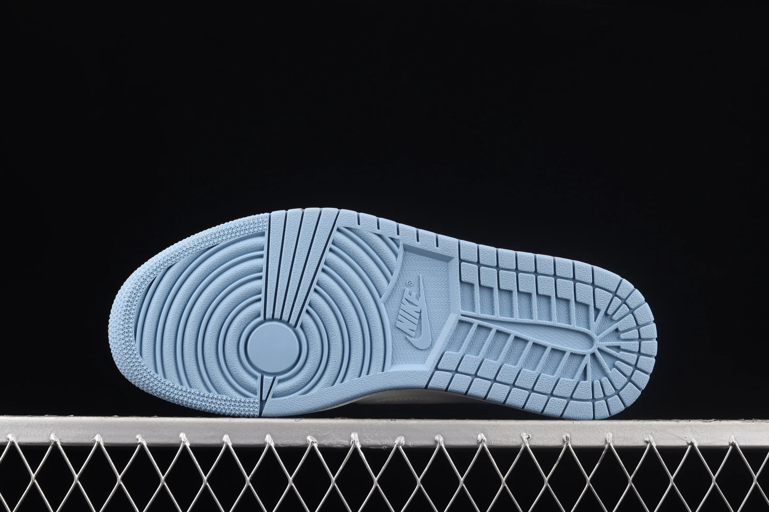 All categories Air Jordan Jordan series basketball shoes Air Jordan 1 Low cost-effective version Travis Scott x Air Jordan 1 Low AJ1 Joe 1 beige lightning undercut low top DM7866-148